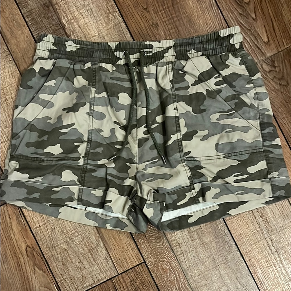 Universal Thread Olive Camouflage Shorts